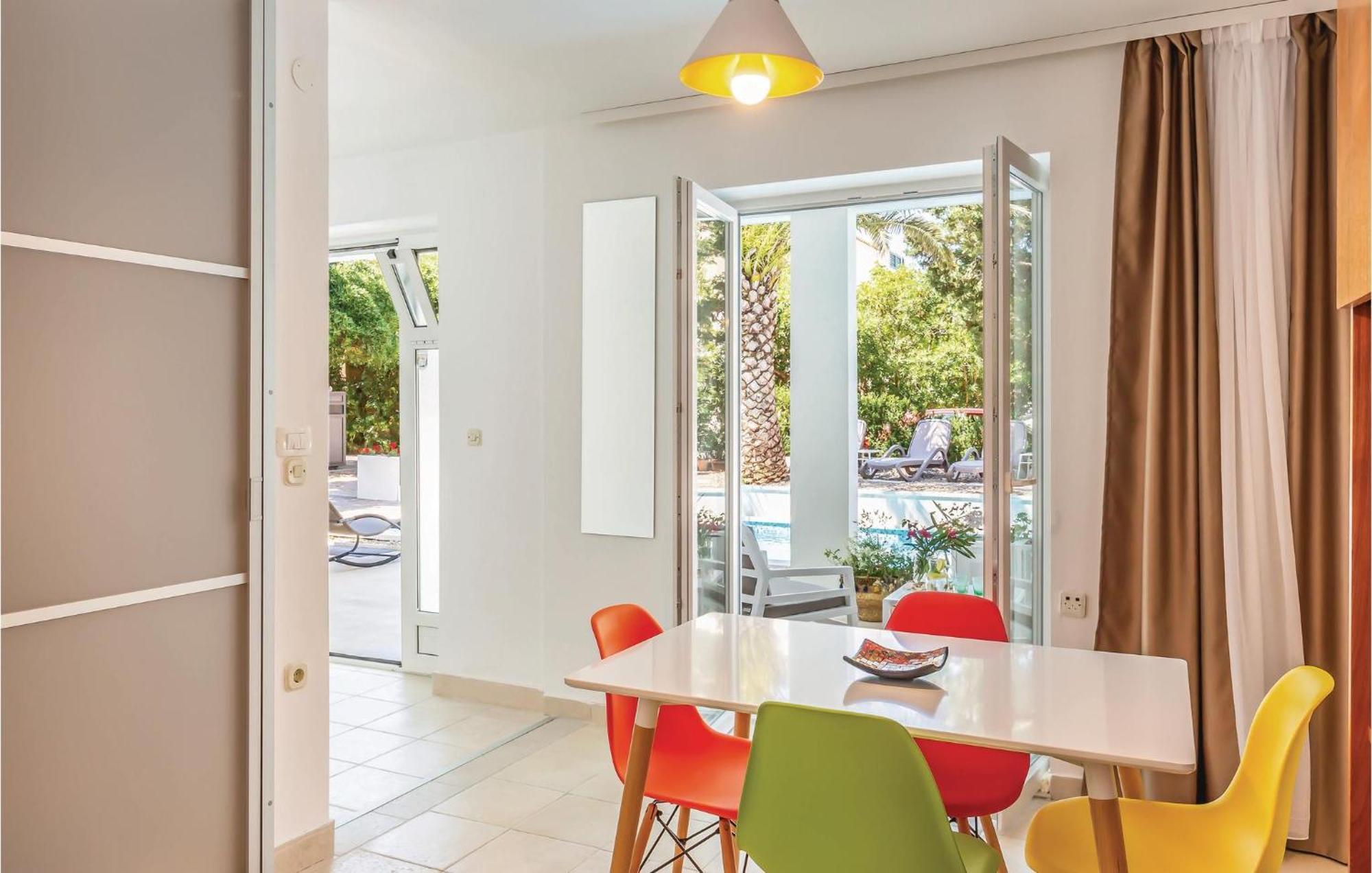 1 Bedroom Gorgeous Apartment In มาคาร์สกา ภายนอก รูปภาพ