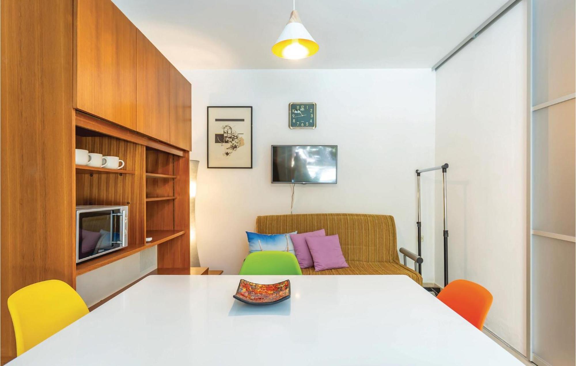 1 Bedroom Gorgeous Apartment In มาคาร์สกา ภายนอก รูปภาพ