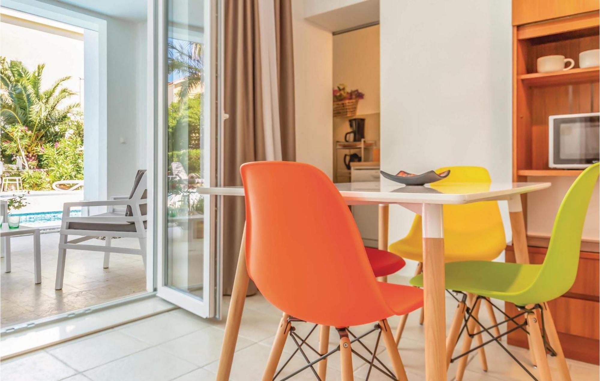 1 Bedroom Gorgeous Apartment In มาคาร์สกา ภายนอก รูปภาพ