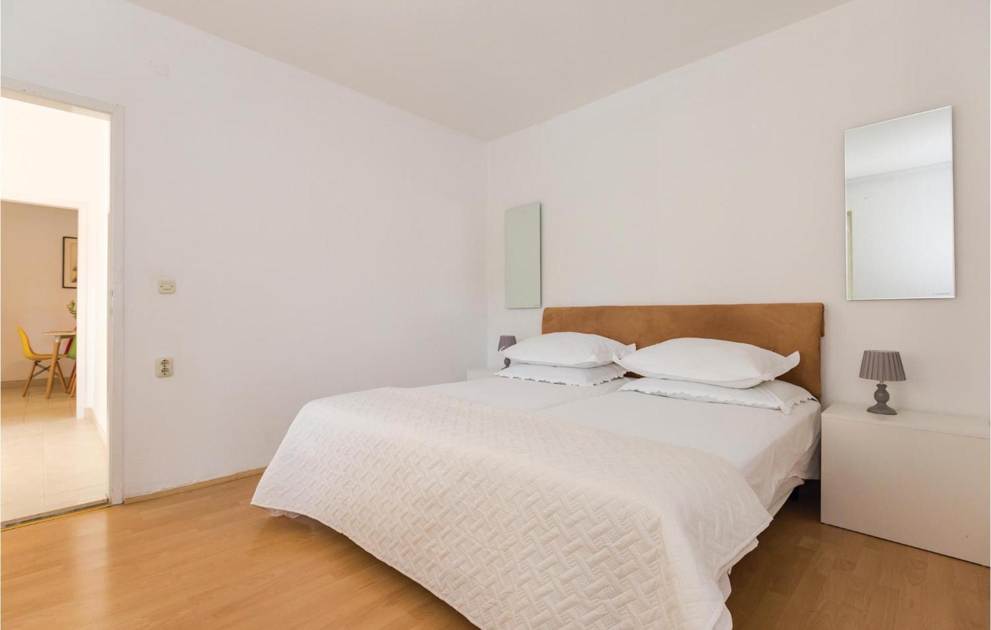 1 Bedroom Gorgeous Apartment In มาคาร์สกา ภายนอก รูปภาพ