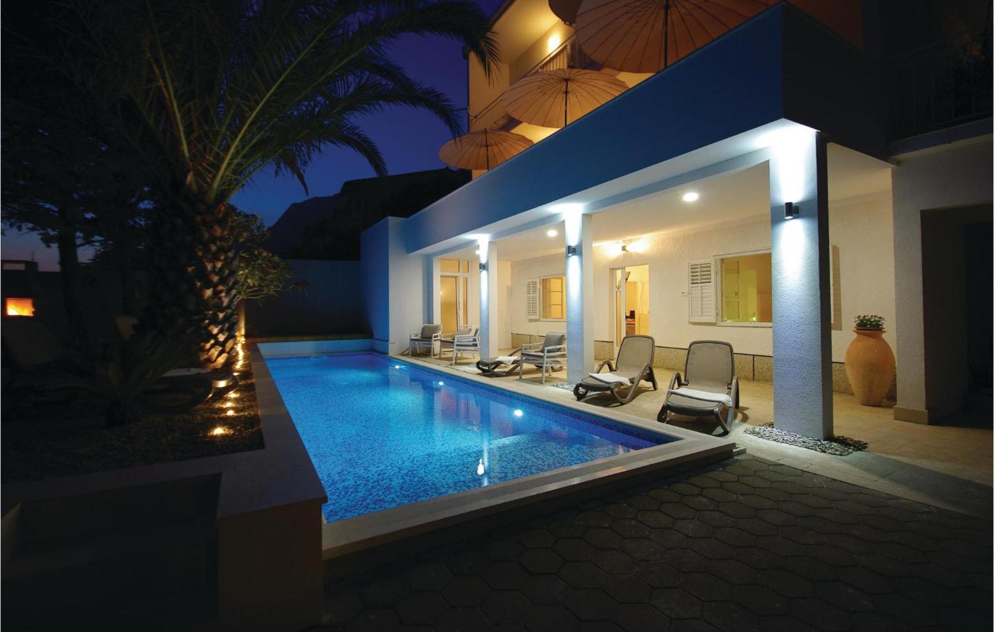 1 Bedroom Gorgeous Apartment In มาคาร์สกา ภายนอก รูปภาพ