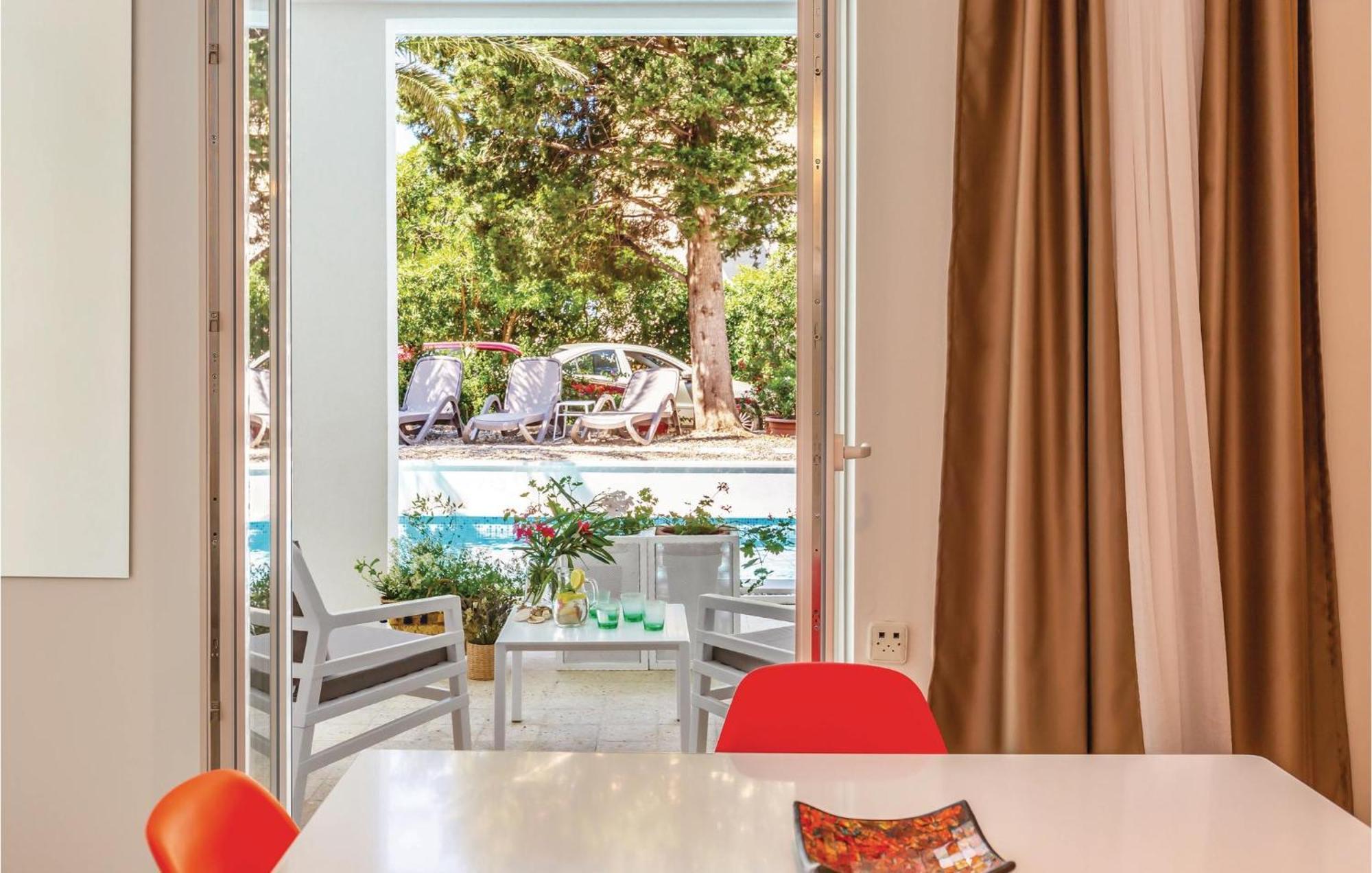 1 Bedroom Gorgeous Apartment In มาคาร์สกา ภายนอก รูปภาพ